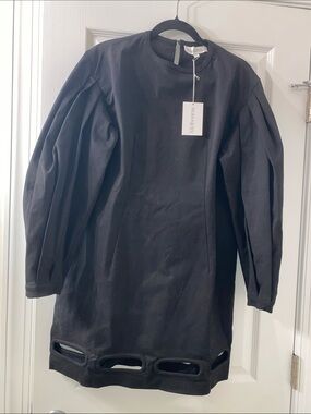 Melbourne’s “O-Ring” cutout hem mini dress “Kaki”